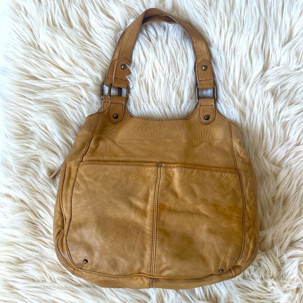 Banana Republic leather shoulder bag Mid size Good condition
